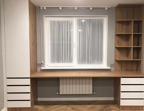 Рабочая зона у окна в Клину